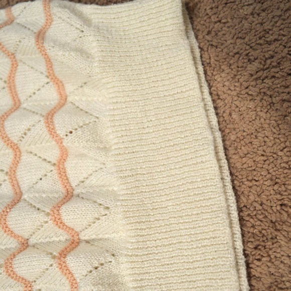 Adorable Vintage Sweater in Cream & Peach - Picture 3 of 3